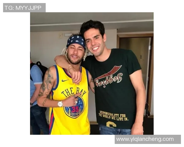 足球明星之间的深厚情谊与友谊赛场外的温暖瞬间